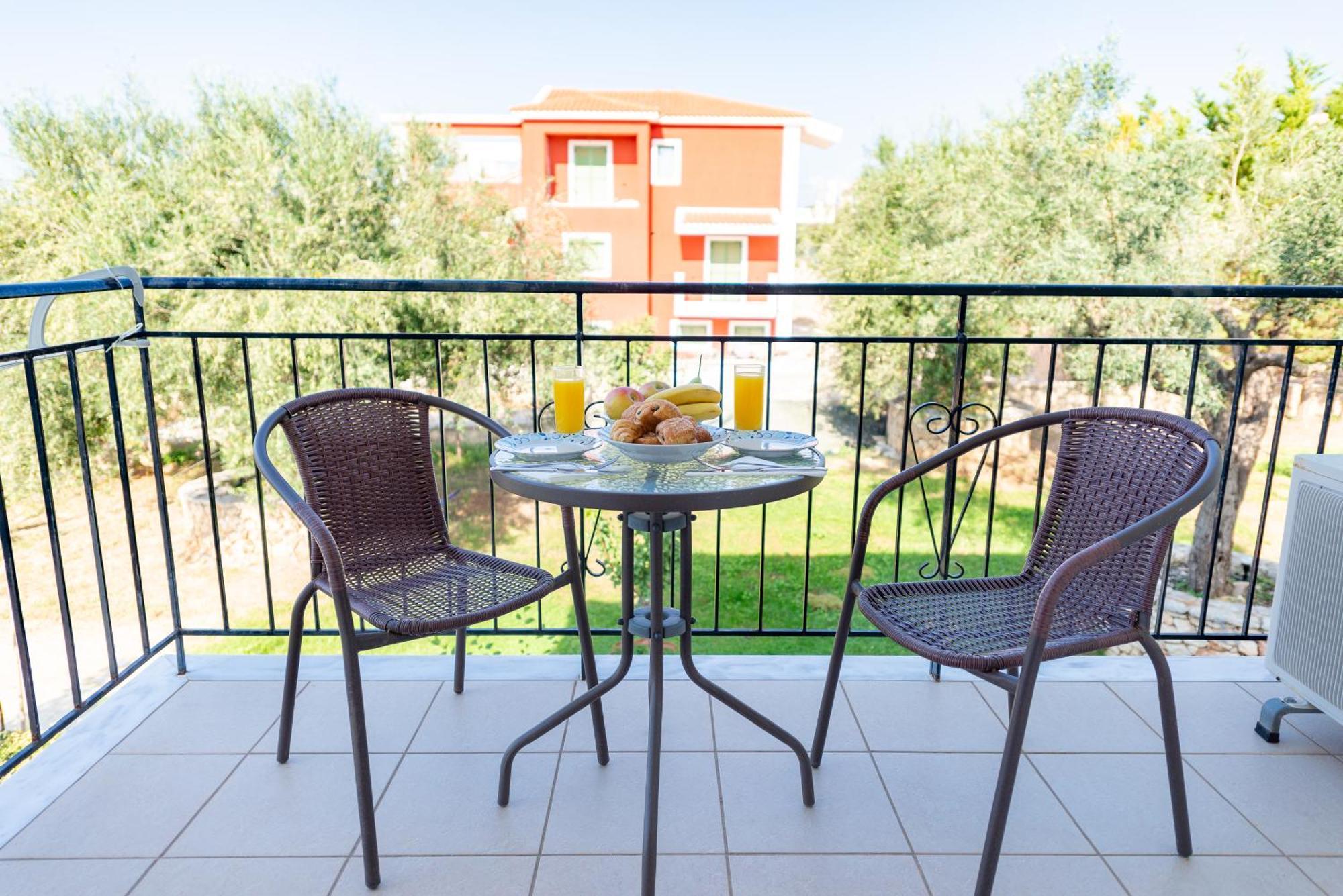 Vista Verde Studios & Apartments Svoronata Extérieur photo